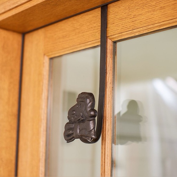 Pottery Barn Peanuts Snoopy Festive Wreath Door Hanger - Picture 3 of 7